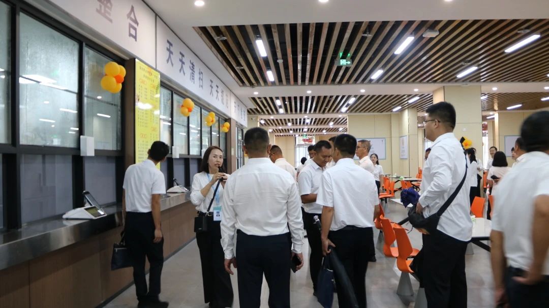 参加临沧市庆祝第40个教师节大会的相关人员到 beat365正版唯一入口必一参观指导